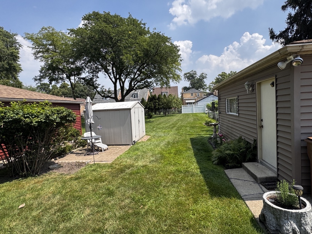2257 S 15th Avenue, North Riverside, IL 60546
