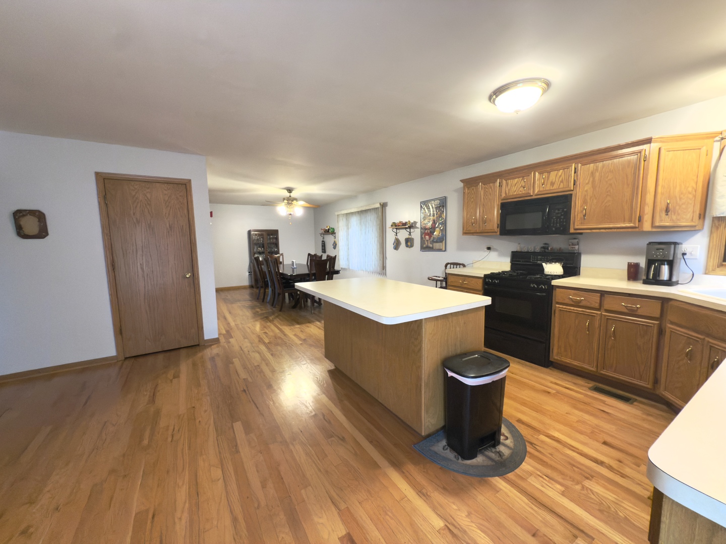 8440 Mayfield Avenue, Burbank, IL 60459