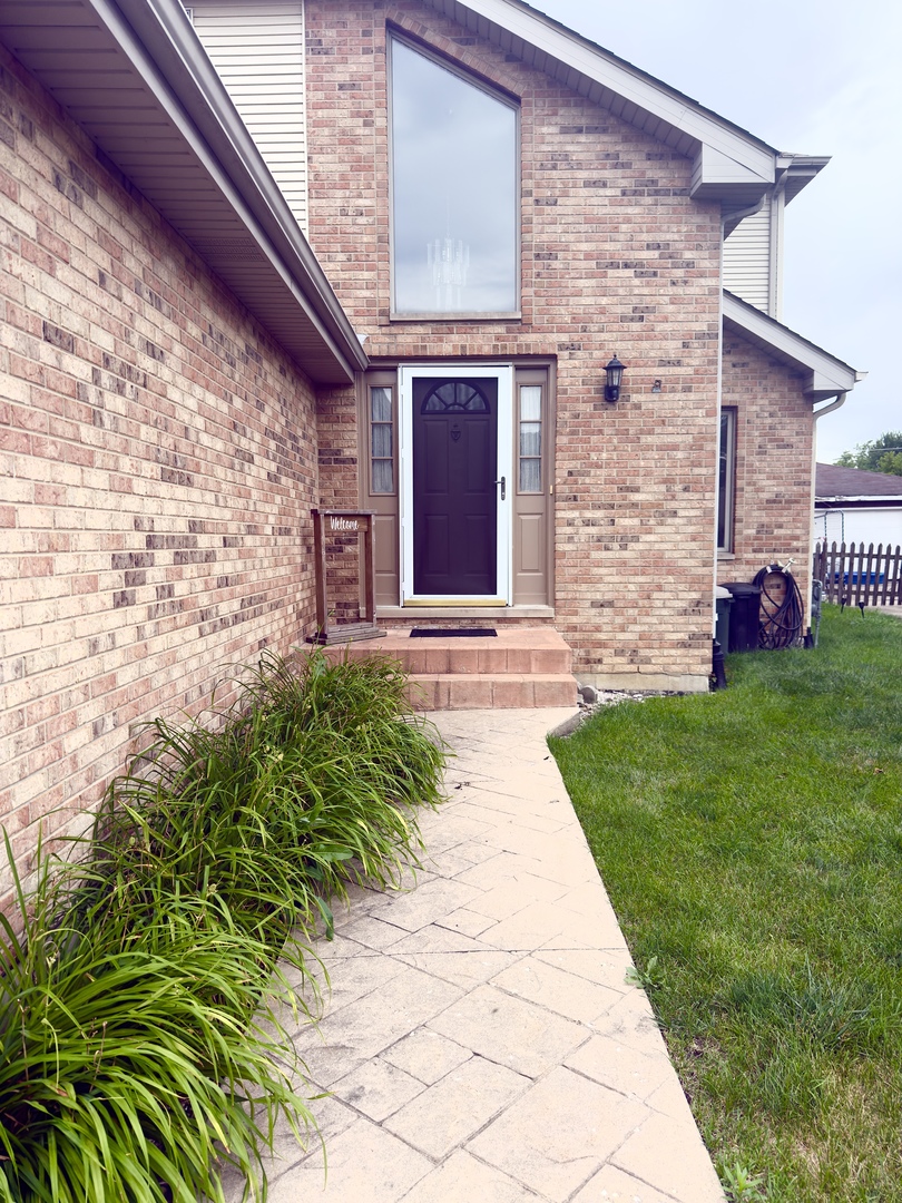 8440 Mayfield Avenue, Burbank, IL 60459
