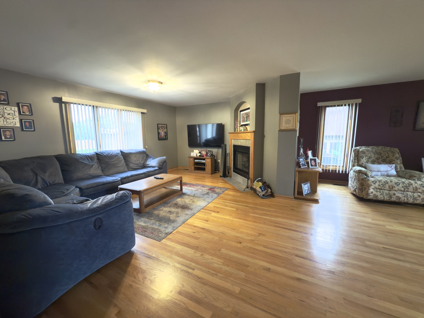 8440 Mayfield Avenue, Burbank, IL 60459