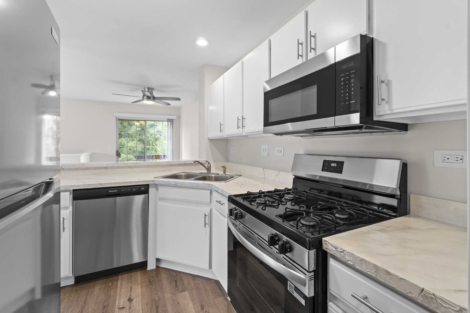 336 Windsor Court #D, South Elgin, IL 60177
