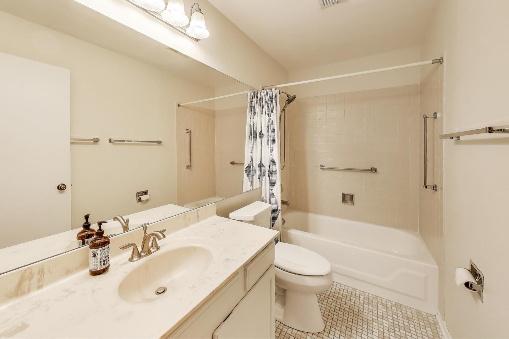 422 58th Place #7, Hinsdale, IL 60521