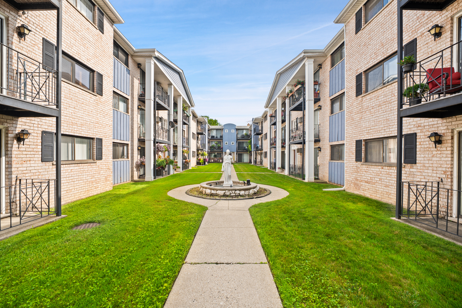 8511 W Catherine Avenue #287, Chicago, IL 60656