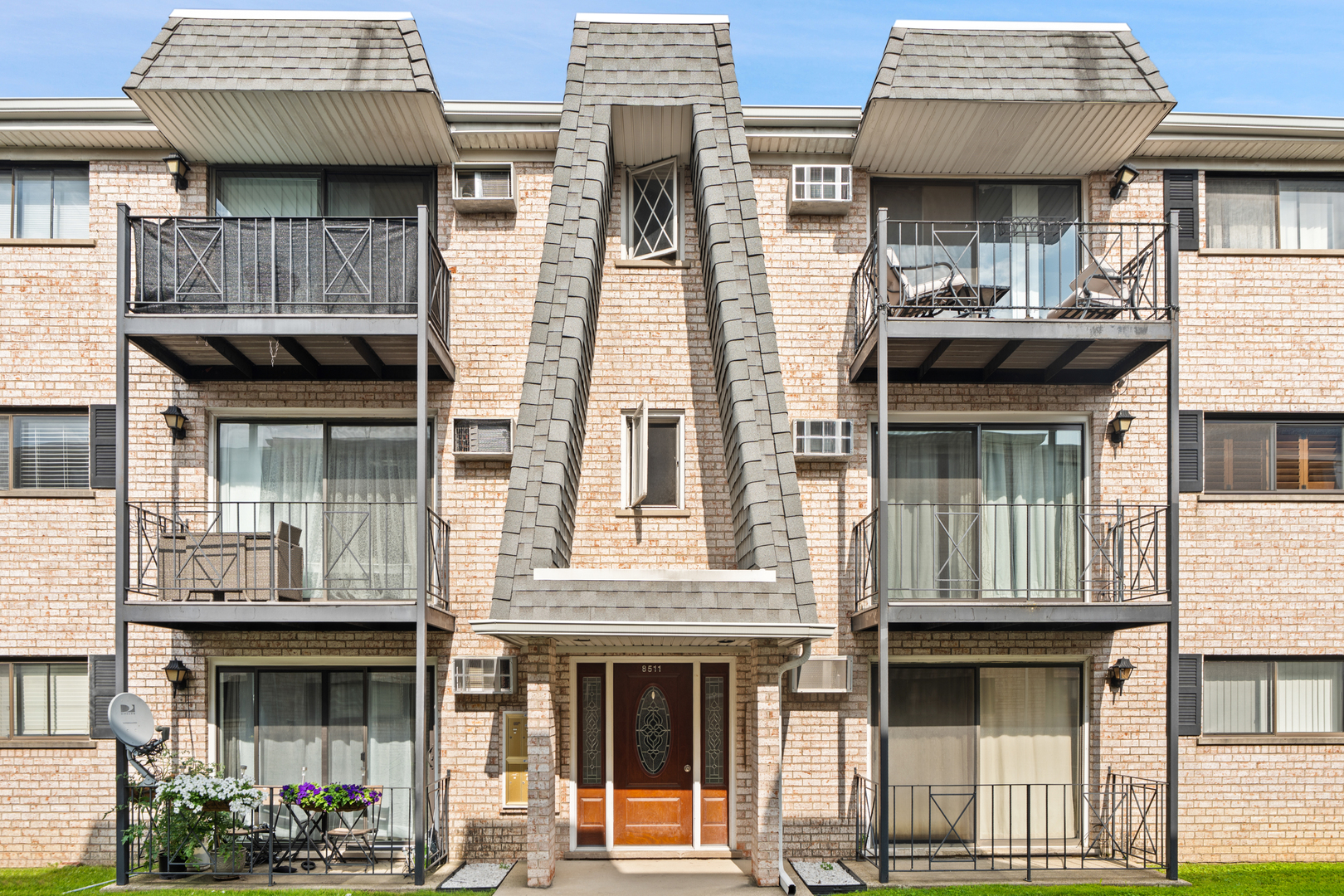 8511 W Catherine Avenue #287, Chicago, IL 60656