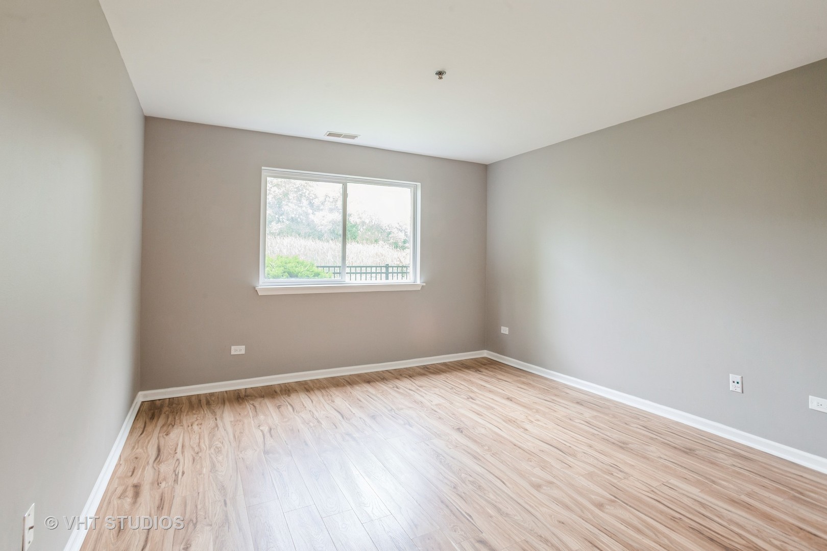 881 N Swift Road #106, Addison, IL 60101