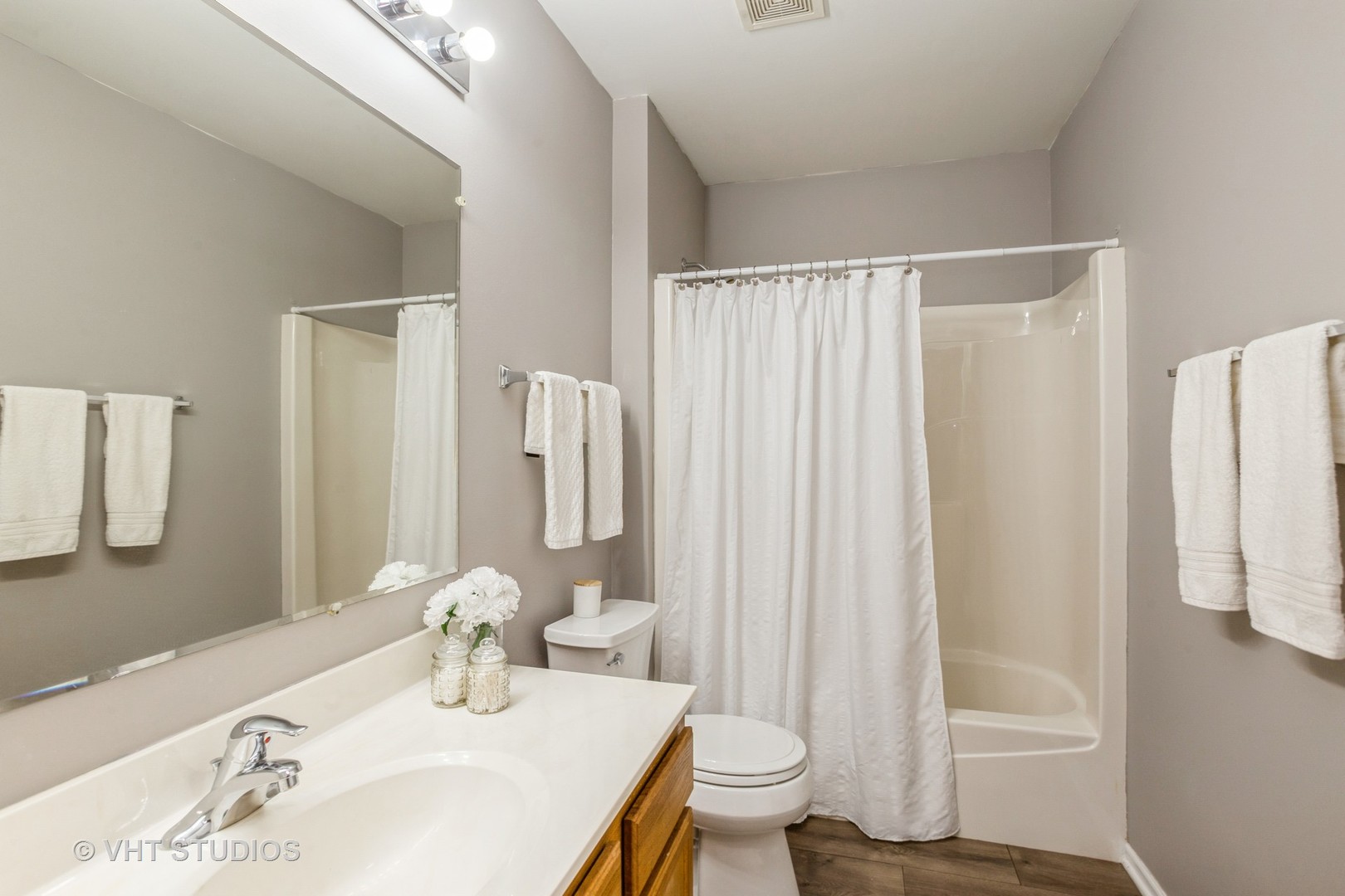881 N Swift Road #106, Addison, IL 60101