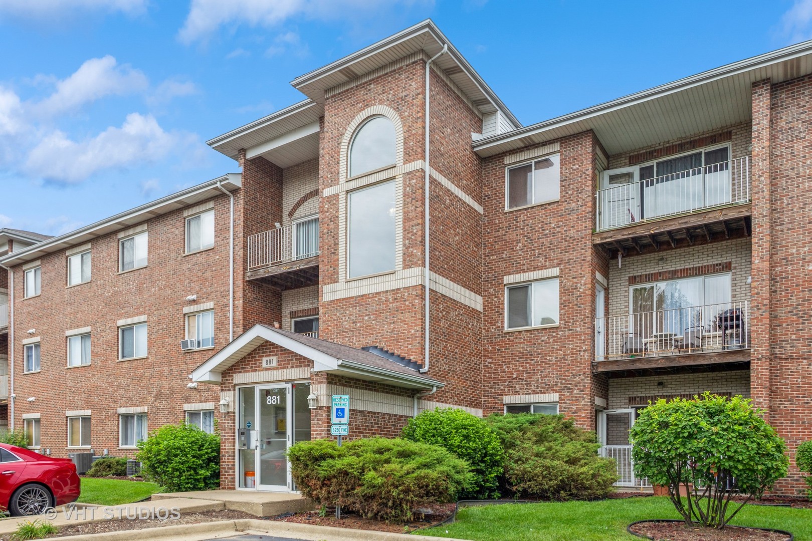 881 N Swift Road #106, Addison, IL 60101