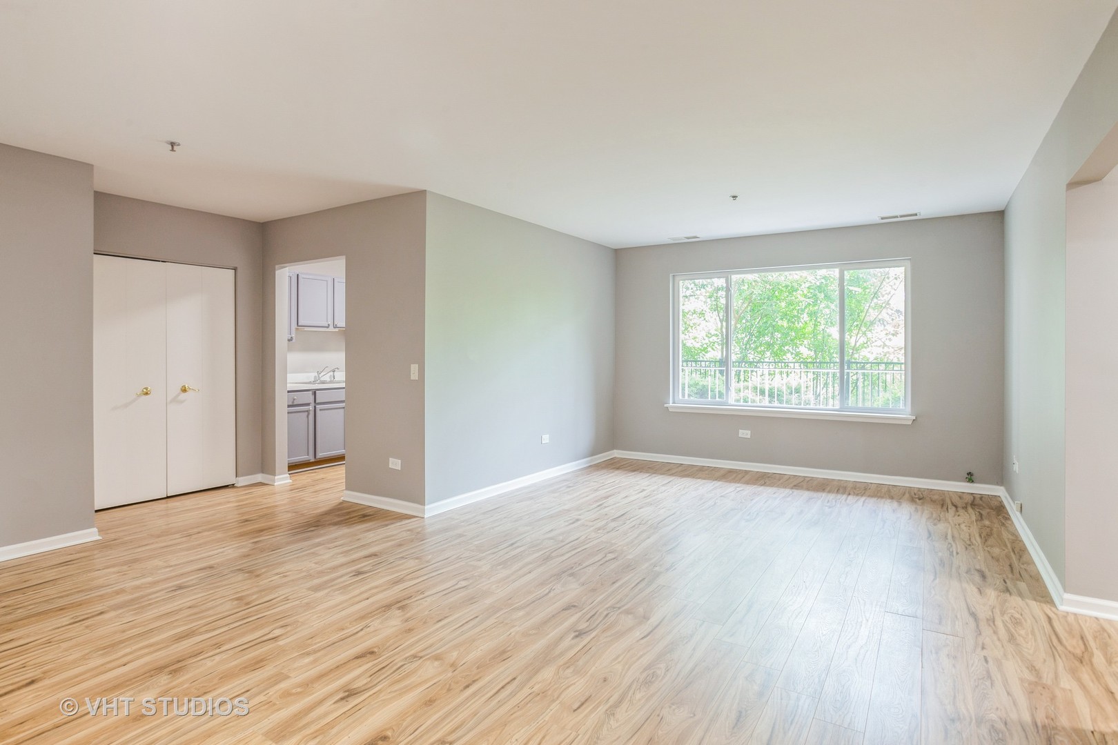 881 N Swift Road #106, Addison, IL 60101