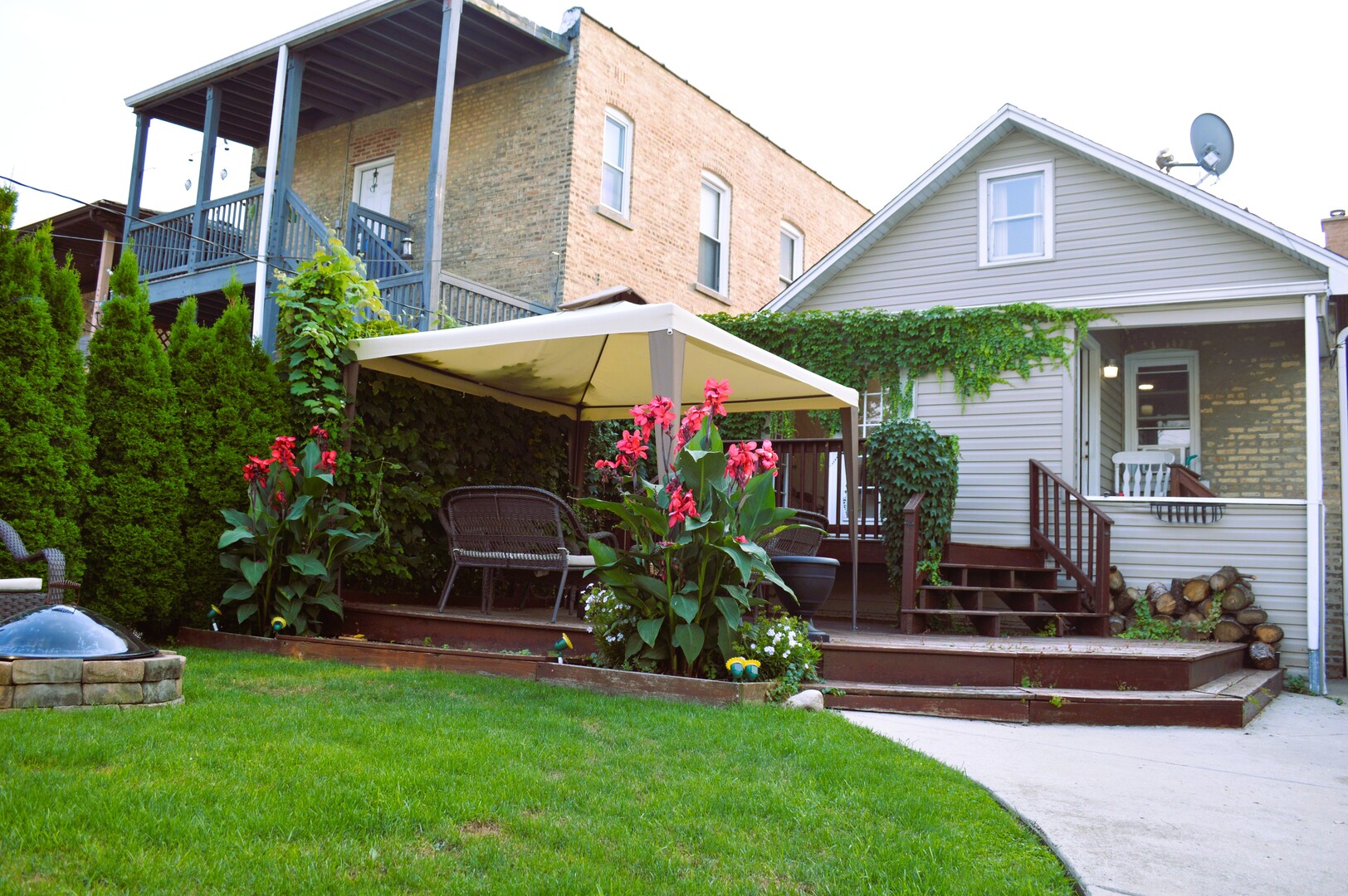 4051 N Marmora Avenue, Chicago, IL 60634