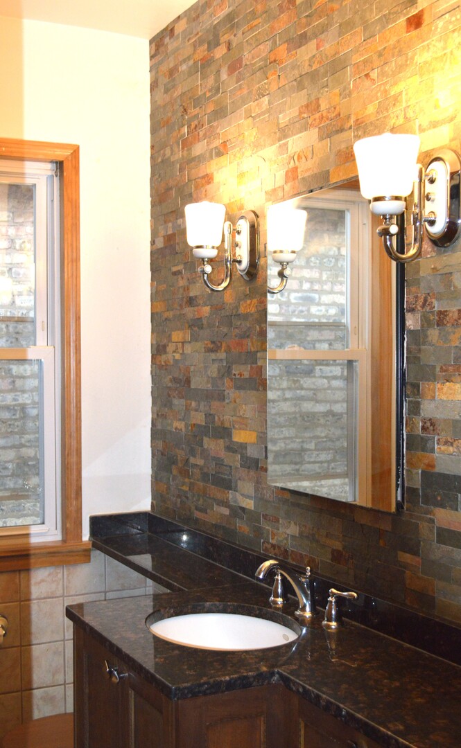 4051 N Marmora Avenue, Chicago, IL 60634