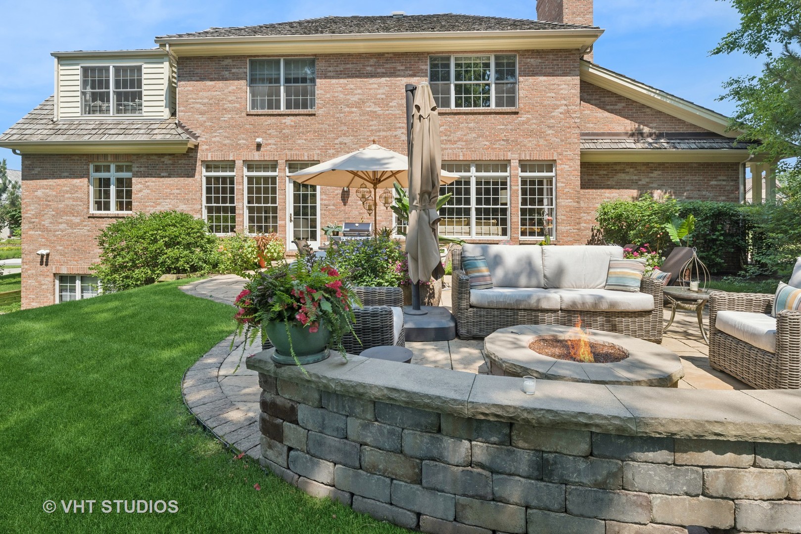 14875 Creekside Path, Green Oaks, IL 60048