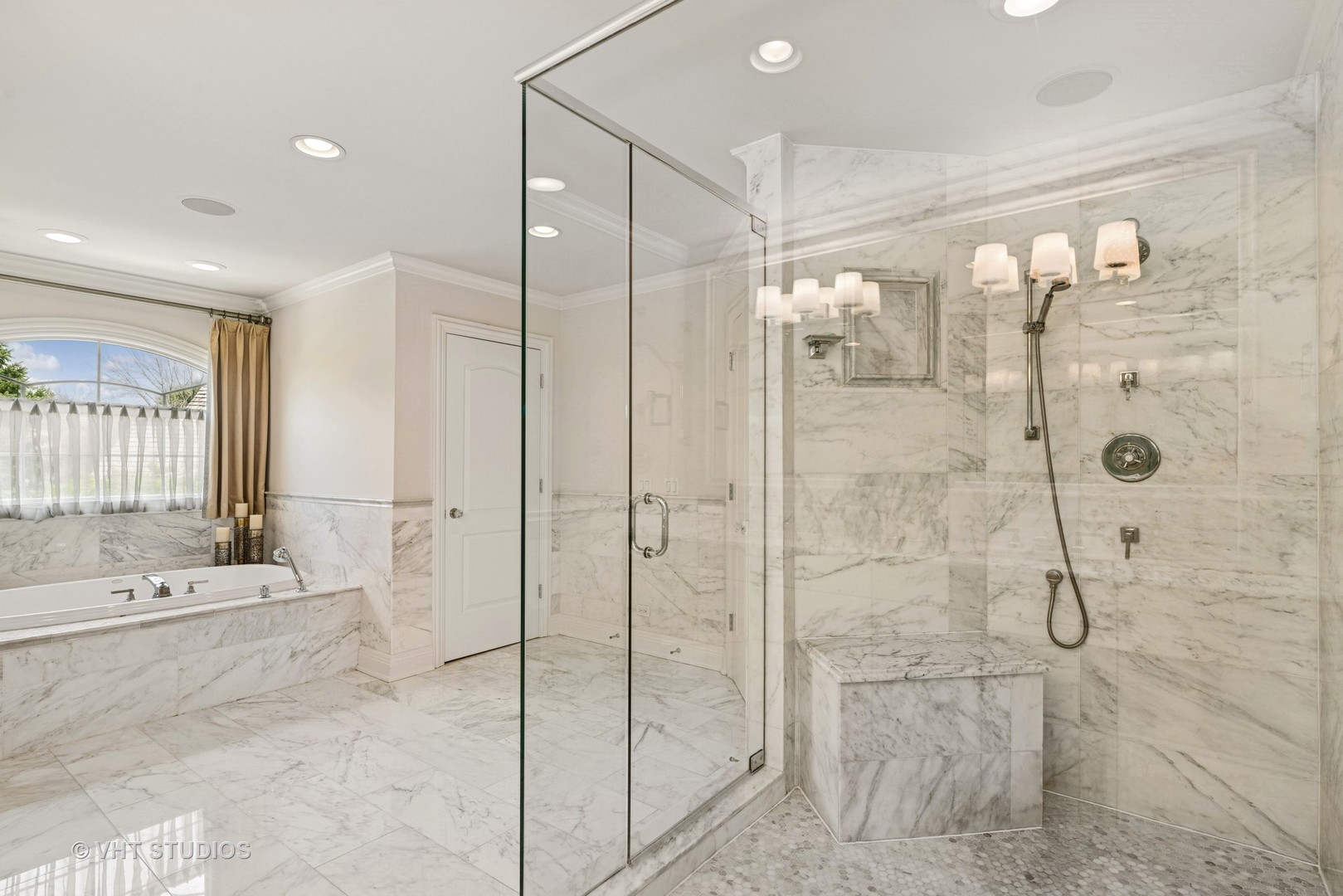 14875 Creekside Path, Green Oaks, IL 60048