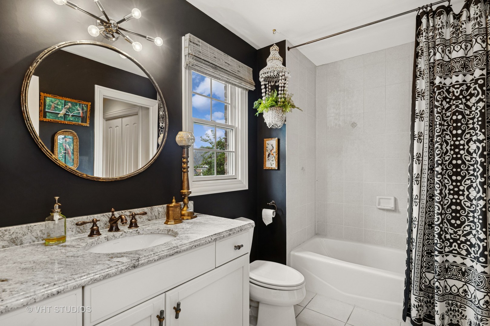 14875 Creekside Path, Green Oaks, IL 60048