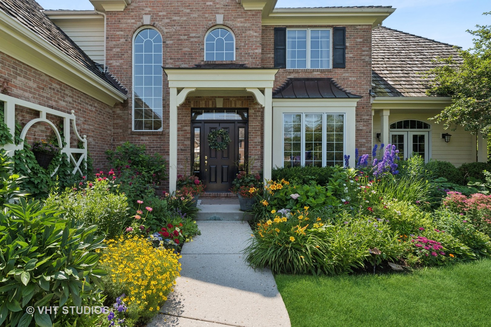 14875 Creekside Path, Green Oaks, IL 60048