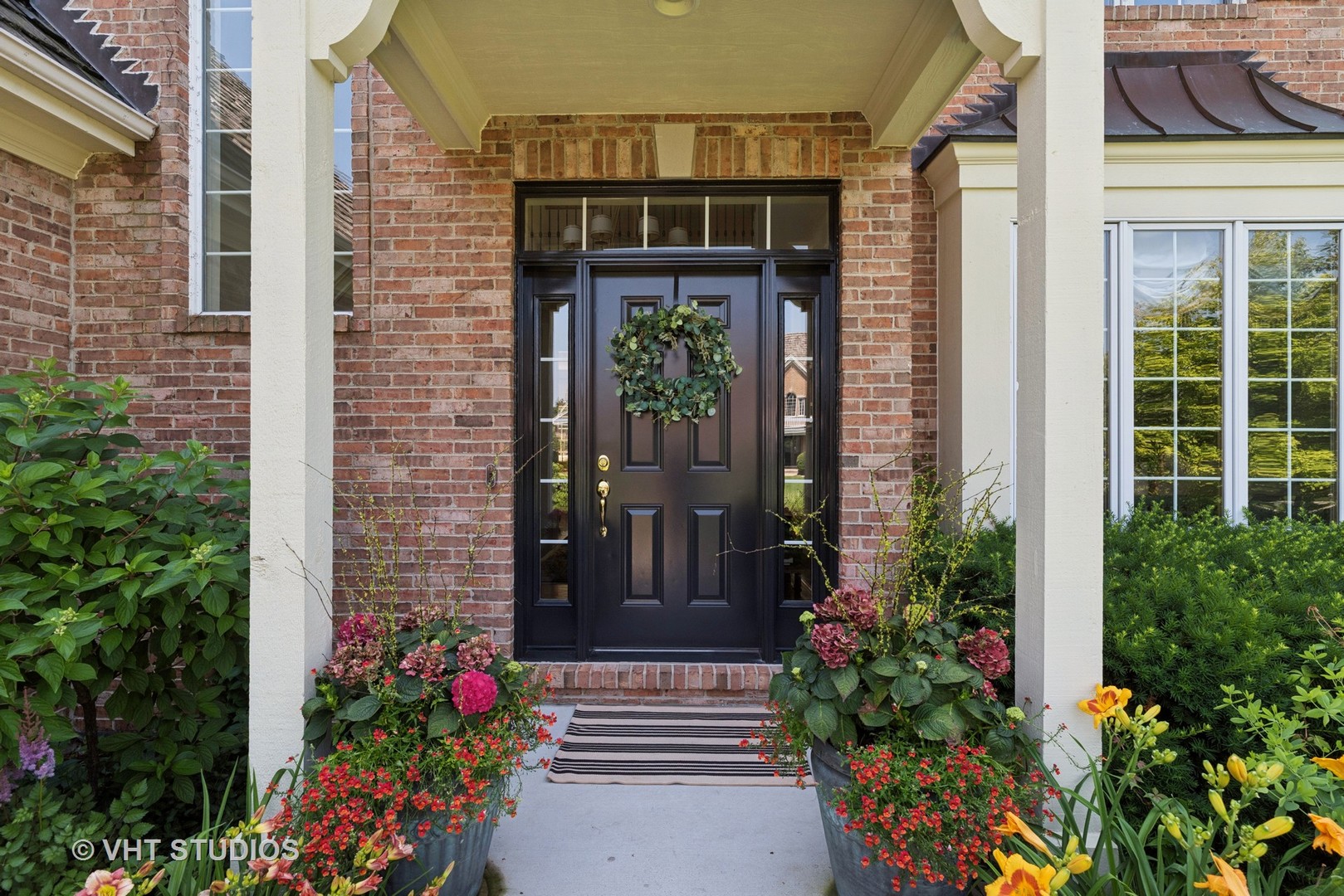 14875 Creekside Path, Green Oaks, IL 60048