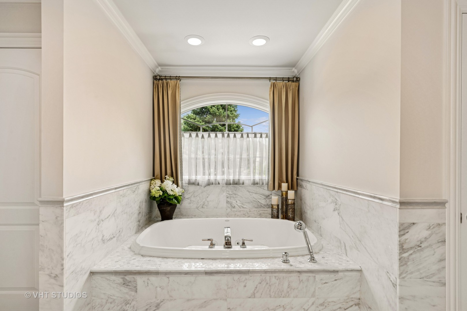 14875 Creekside Path, Green Oaks, IL 60048