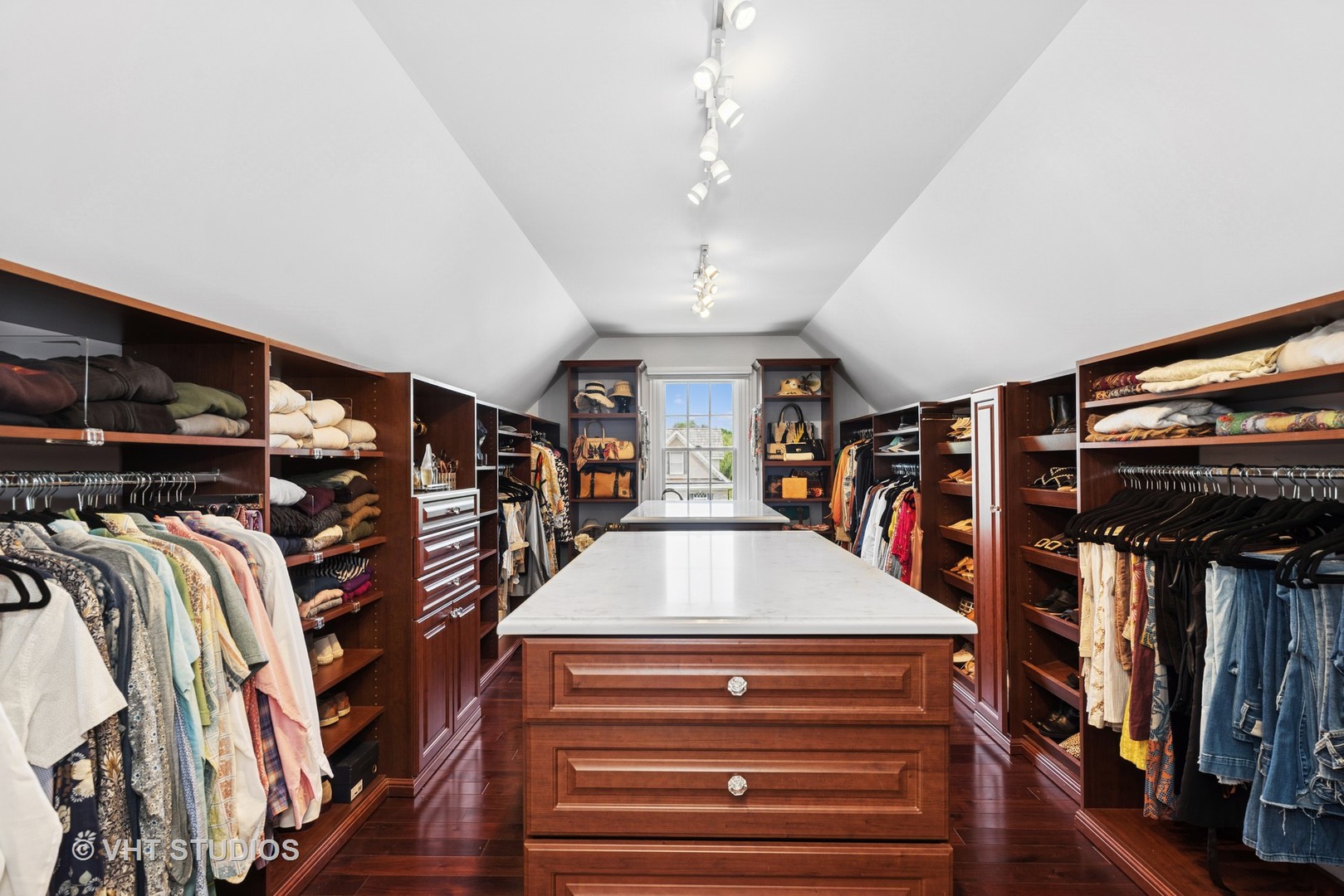 14875 Creekside Path, Green Oaks, IL 60048