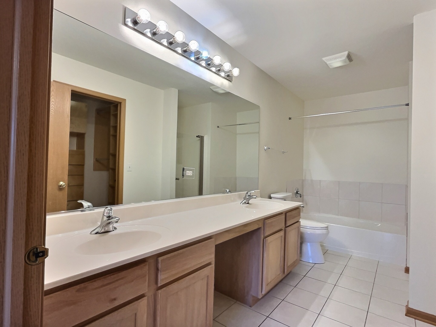 478 Vaughn Circle, Aurora, IL 60502