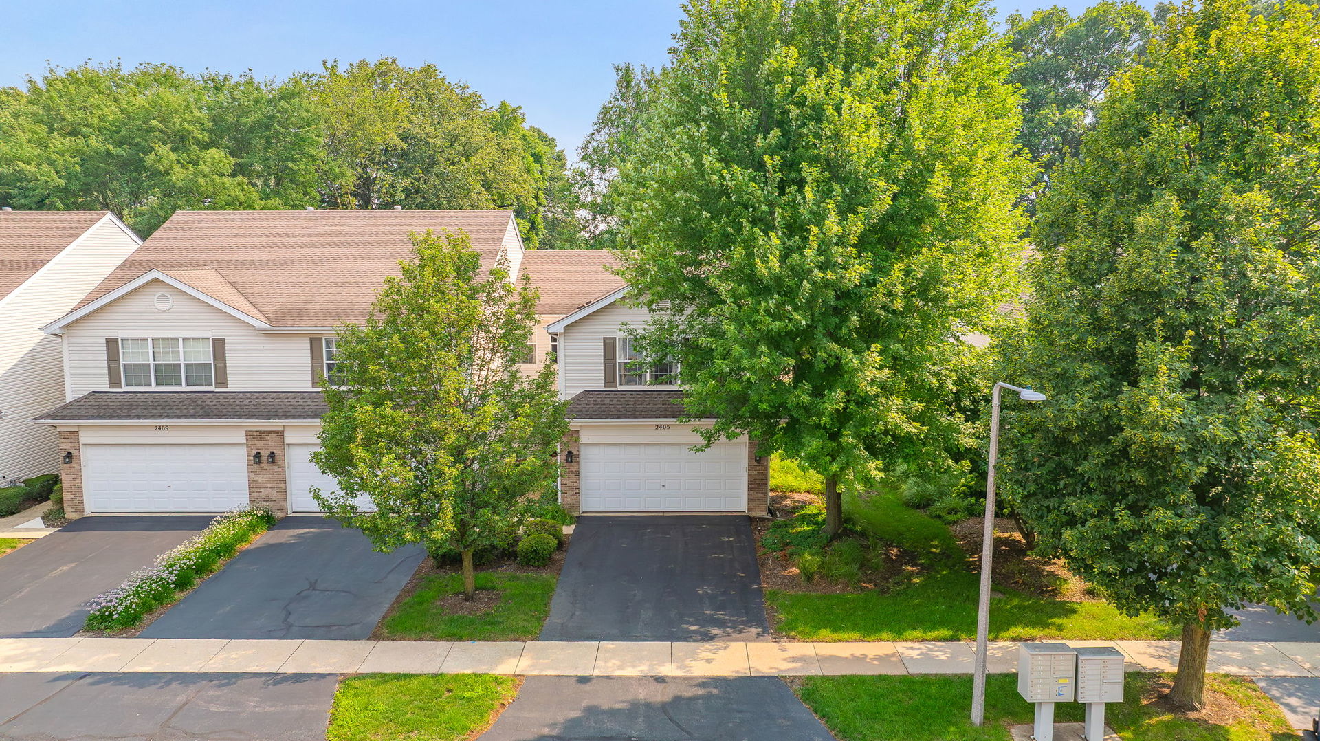 2405 Stoughton Circle, Aurora, IL 60502
