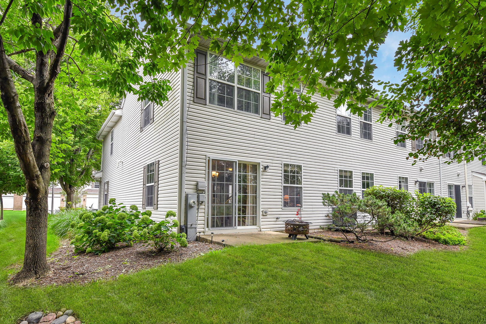 2405 Stoughton Circle, Aurora, IL 60502