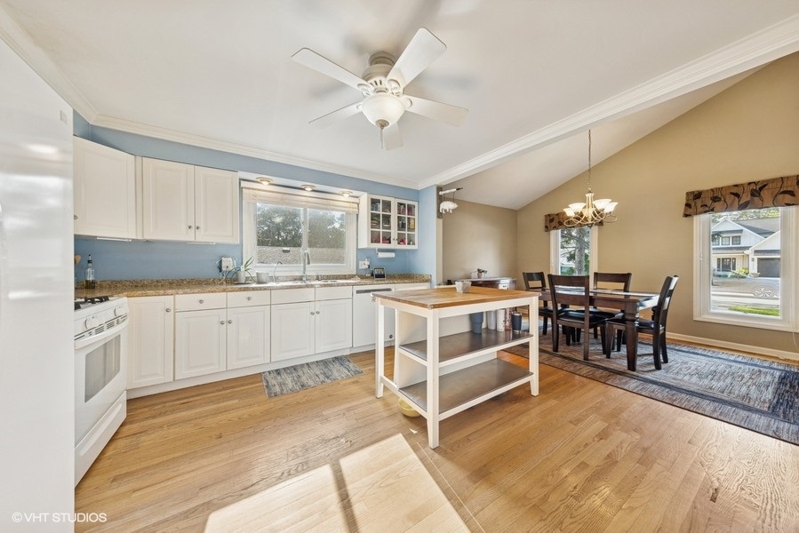 26W241 Jewell Road, Winfield, IL 60190