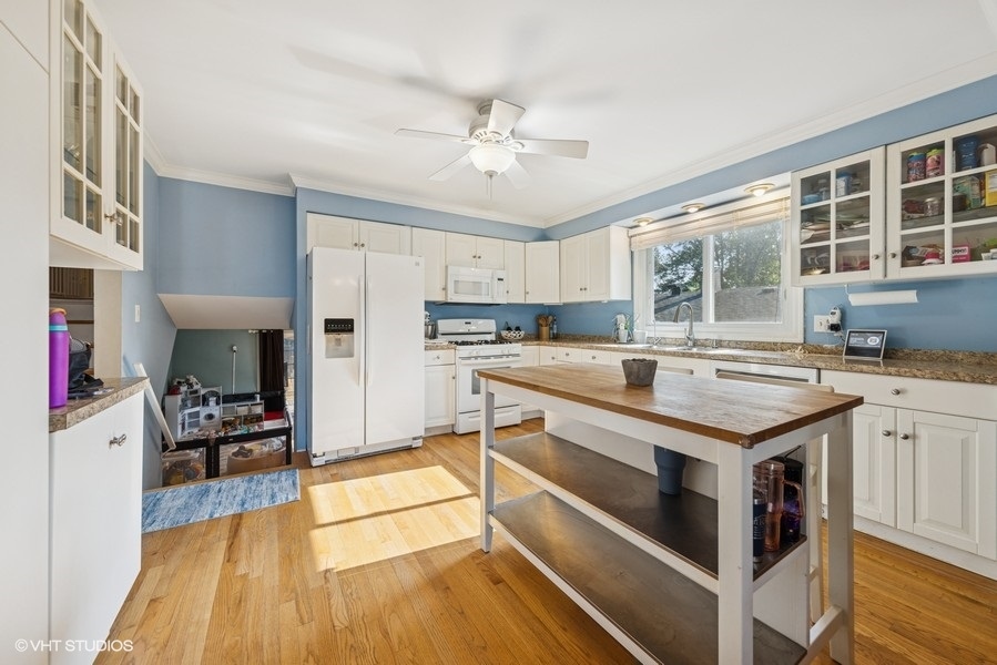 26W241 Jewell Road, Winfield, IL 60190