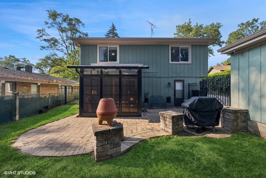 26W241 Jewell Road, Winfield, IL 60190