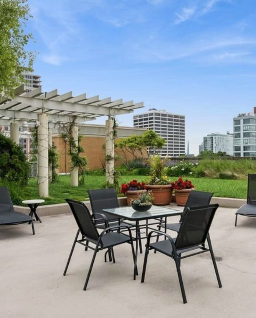 1640 Maple Avenue #804, Evanston, IL 60201