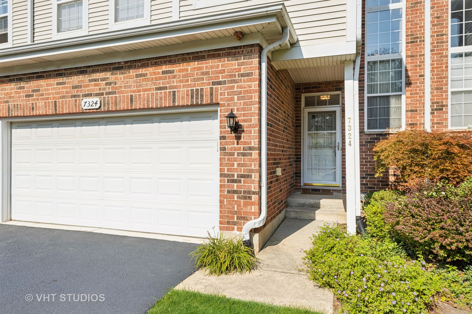 7324 Chestnut Hills Drive, Burr Ridge, IL 60527