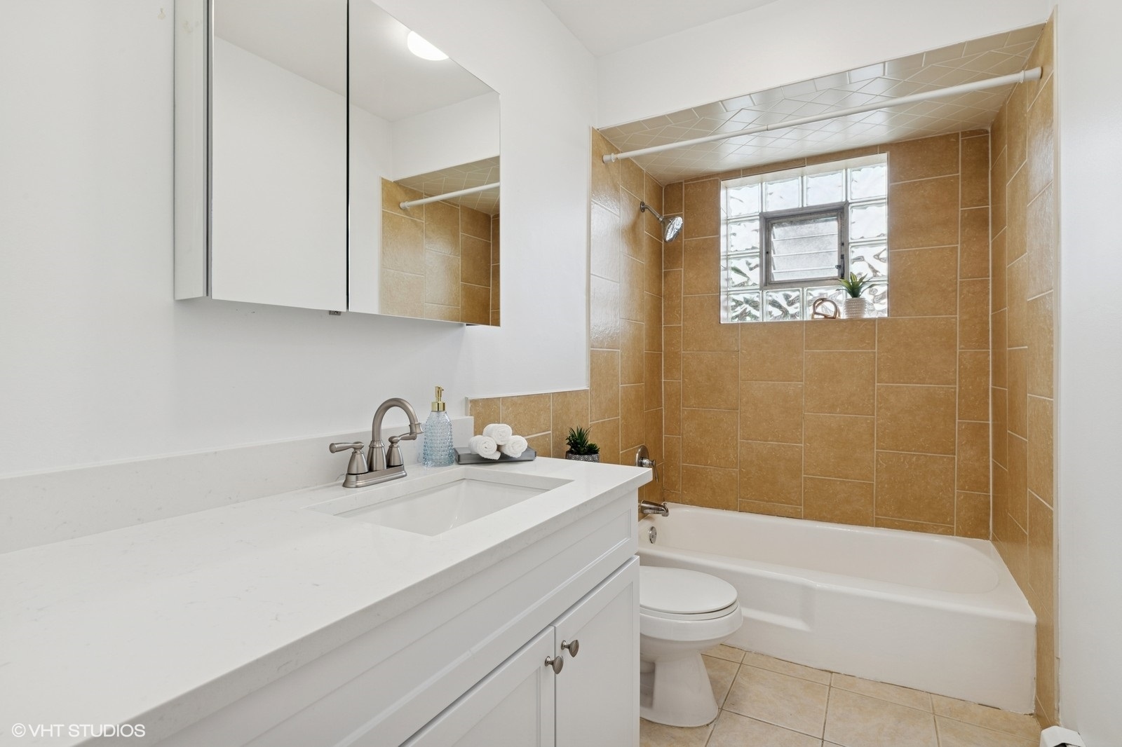 512 W Ida Court #2, Mount Prospect, IL 60056