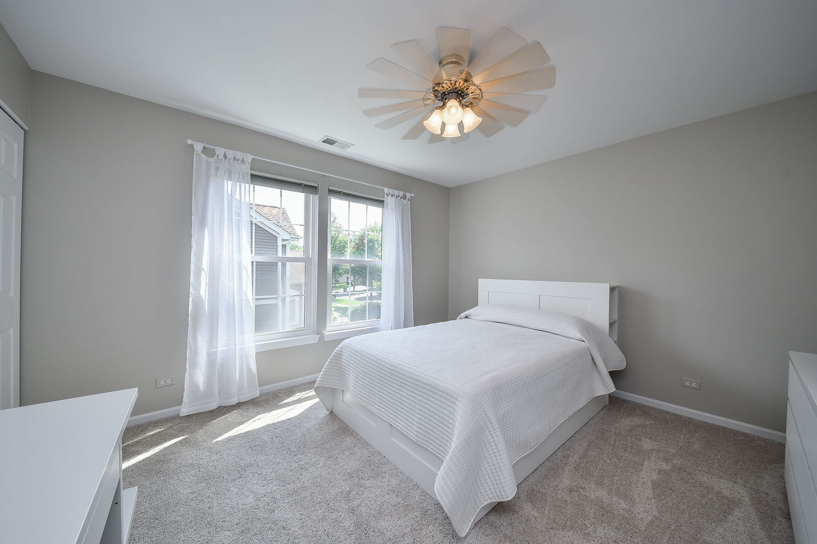 2925 Andrus Drive, West Chicago, IL 60185
