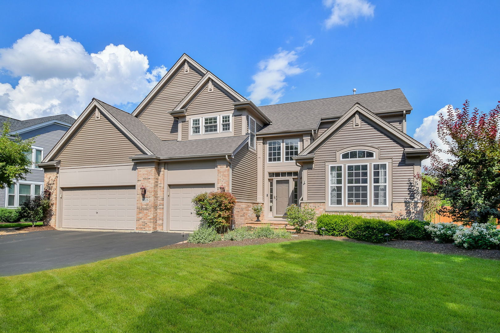 2925 Andrus Drive, West Chicago, IL 60185