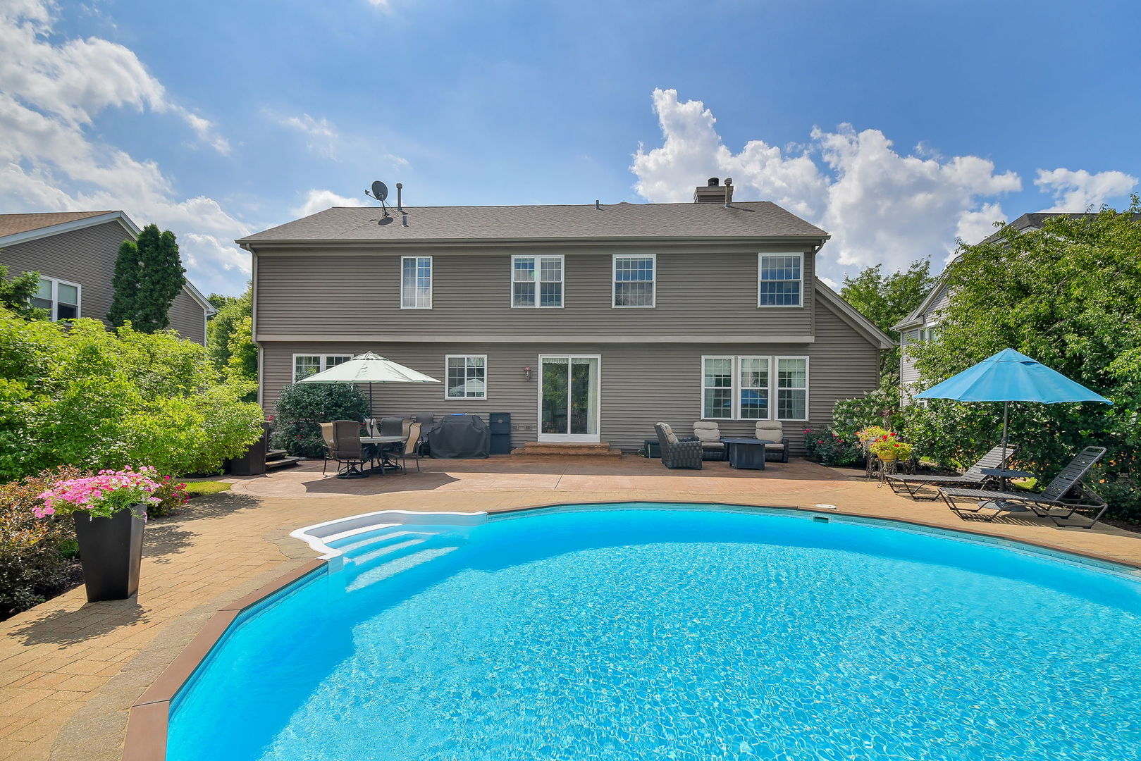 2925 Andrus Drive, West Chicago, IL 60185