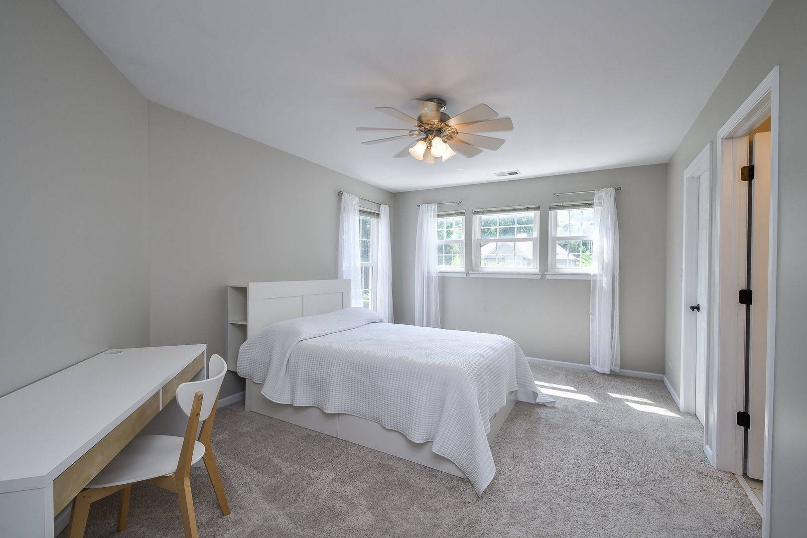 2925 Andrus Drive, West Chicago, IL 60185