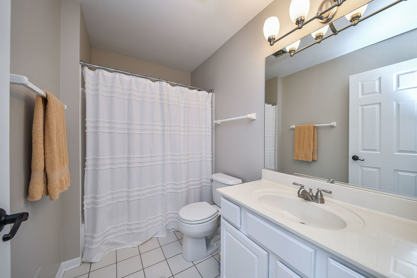 2925 Andrus Drive, West Chicago, IL 60185