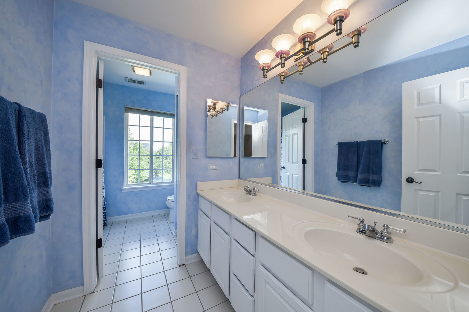 2925 Andrus Drive, West Chicago, IL 60185