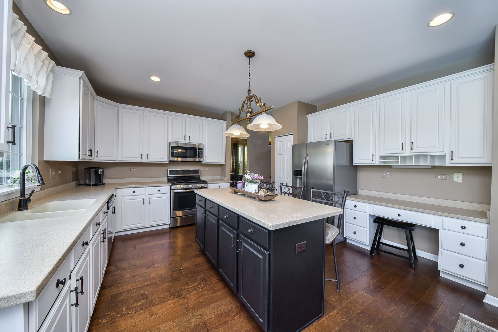 2925 Andrus Drive, West Chicago, IL 60185