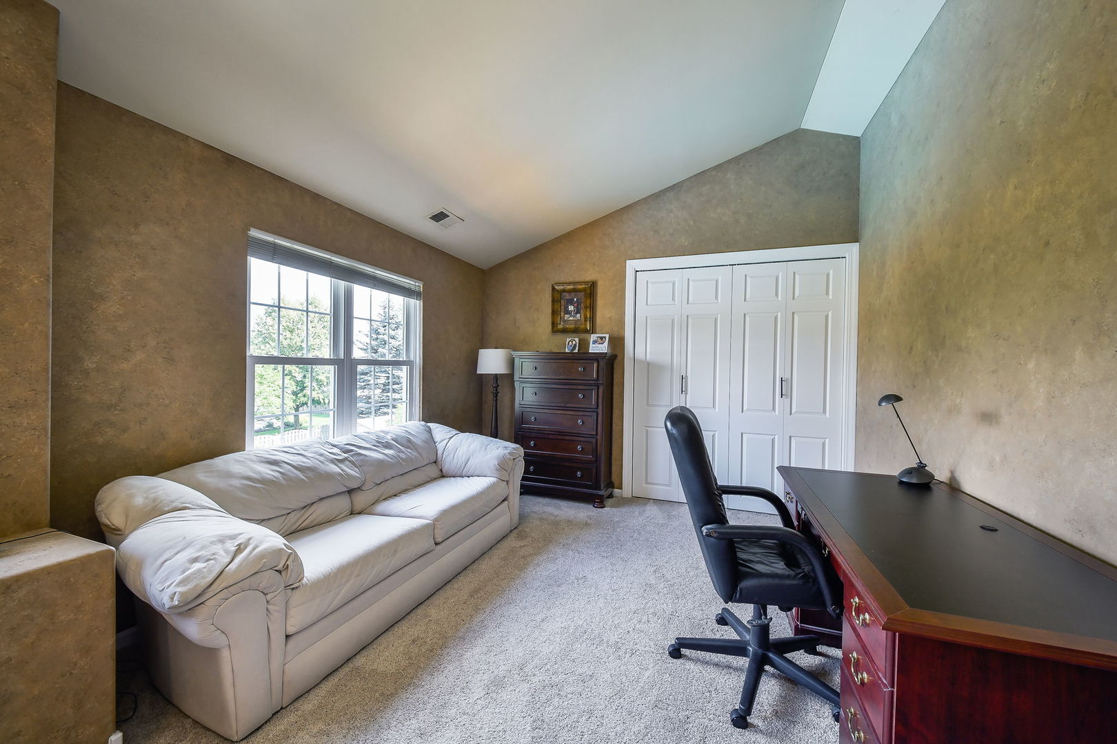 2925 Andrus Drive, West Chicago, IL 60185