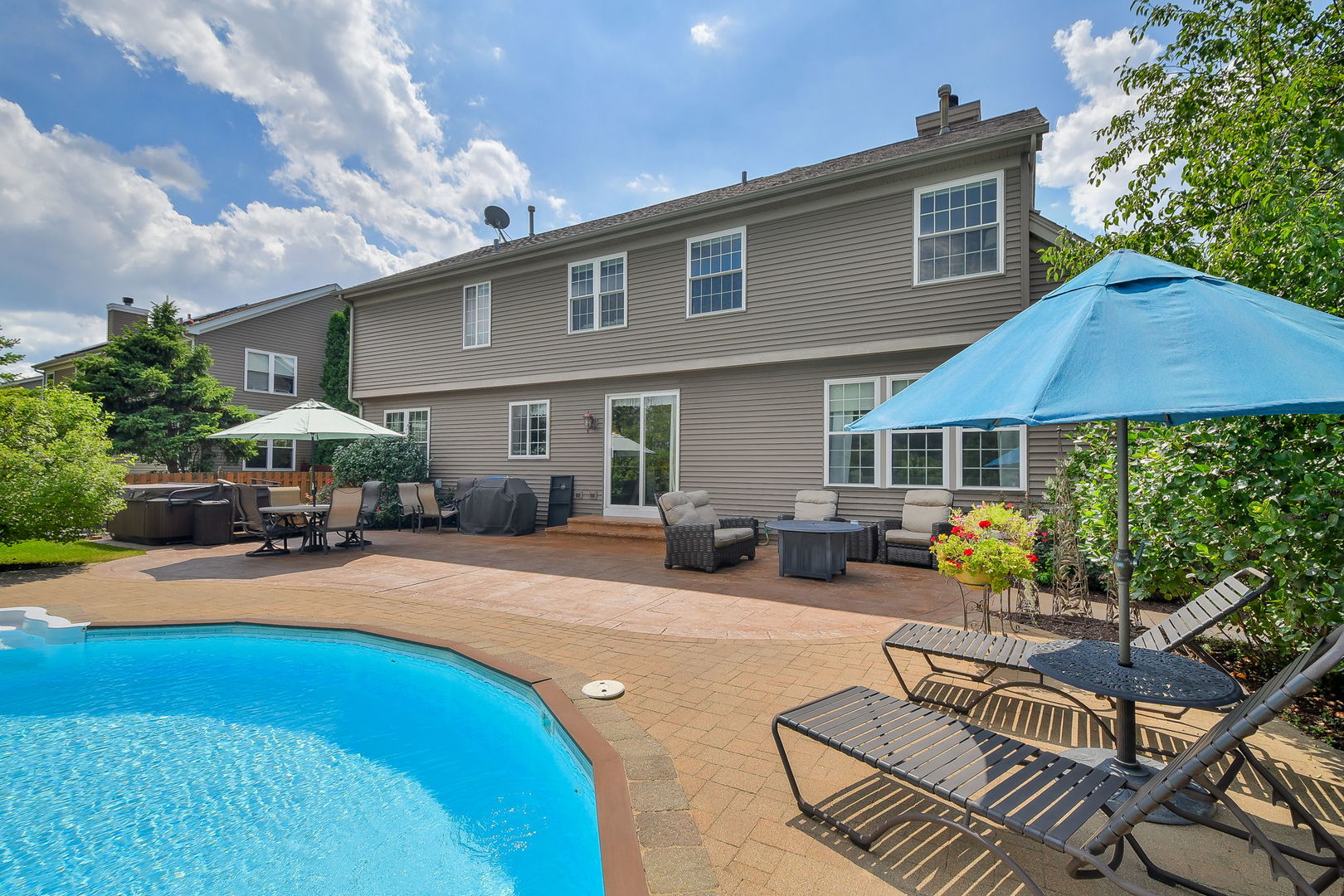 2925 Andrus Drive, West Chicago, IL 60185