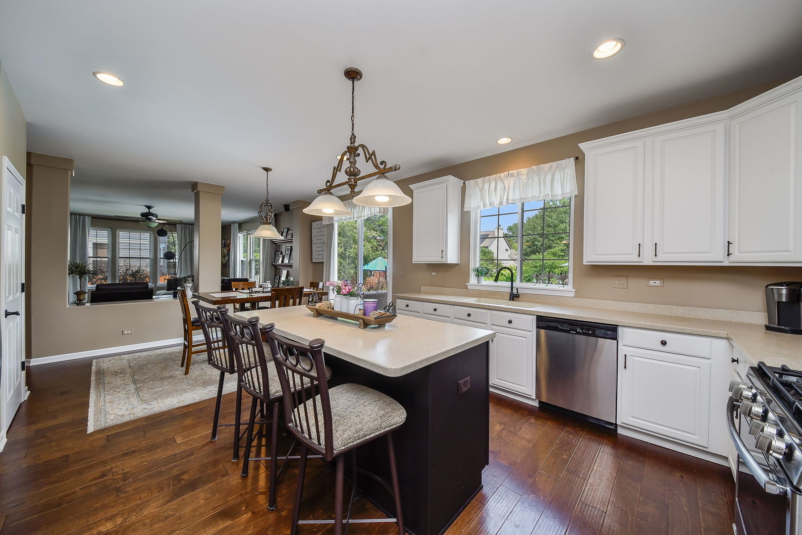 2925 Andrus Drive, West Chicago, IL 60185