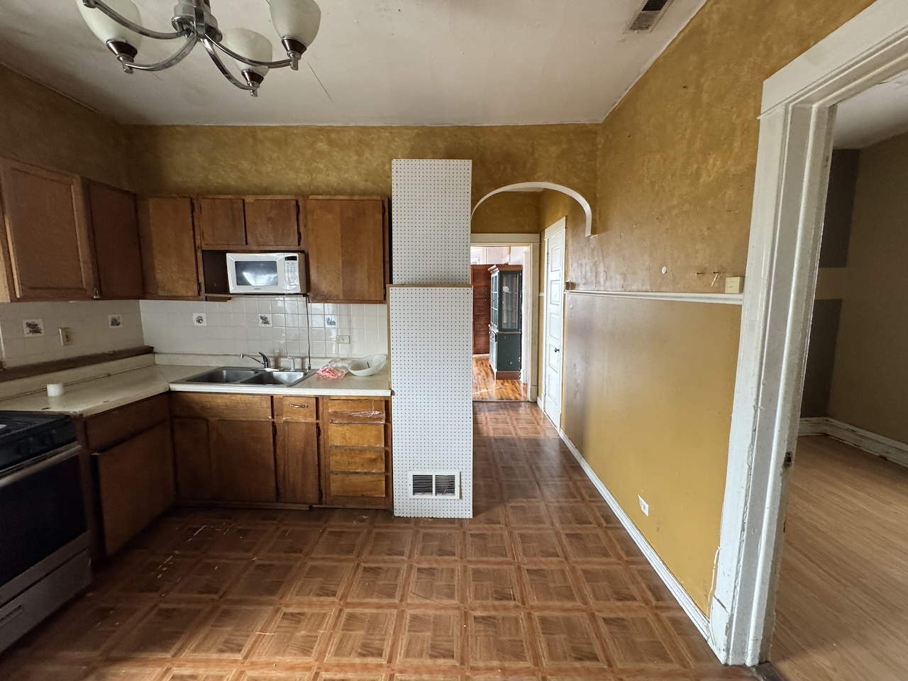 3801 N Albany Avenue, Chicago, IL 60618