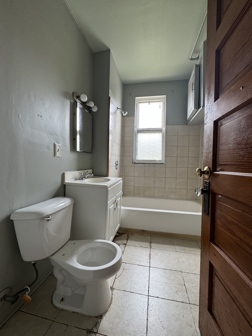 3801 N Albany Avenue, Chicago, IL 60618
