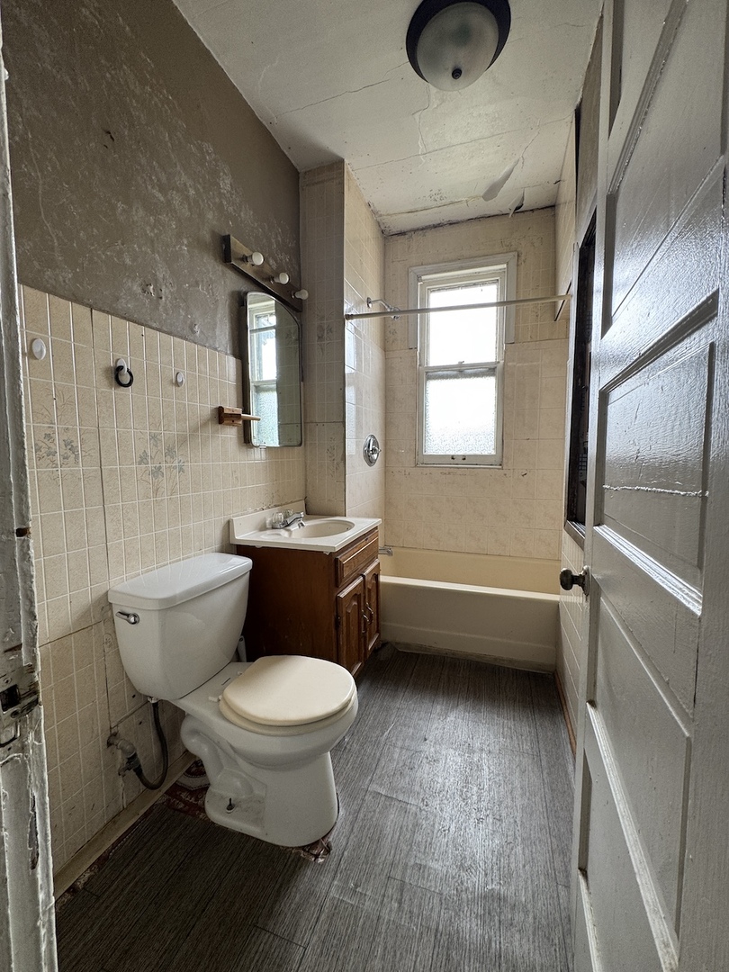 3801 N Albany Avenue, Chicago, IL 60618