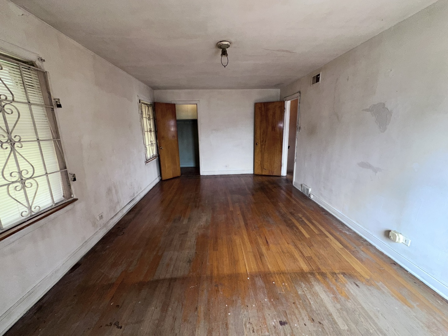 9527 S Woodlawn Avenue, Chicago, IL 60628