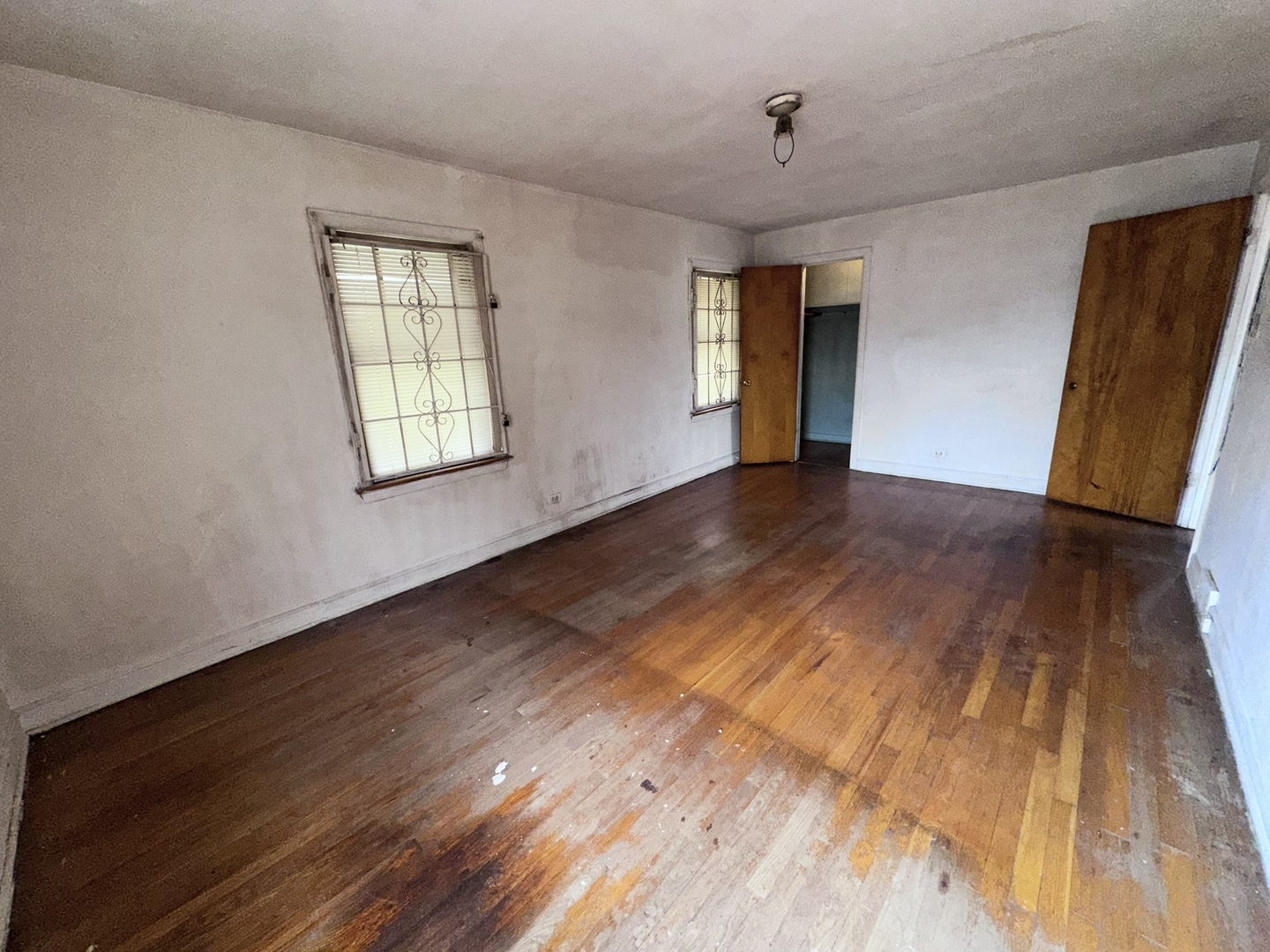 9527 S Woodlawn Avenue, Chicago, IL 60628