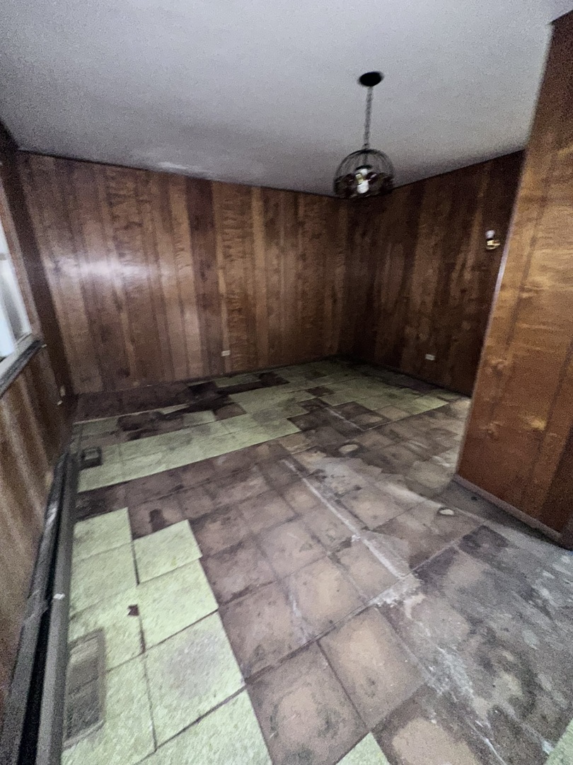 9527 S Woodlawn Avenue, Chicago, IL 60628