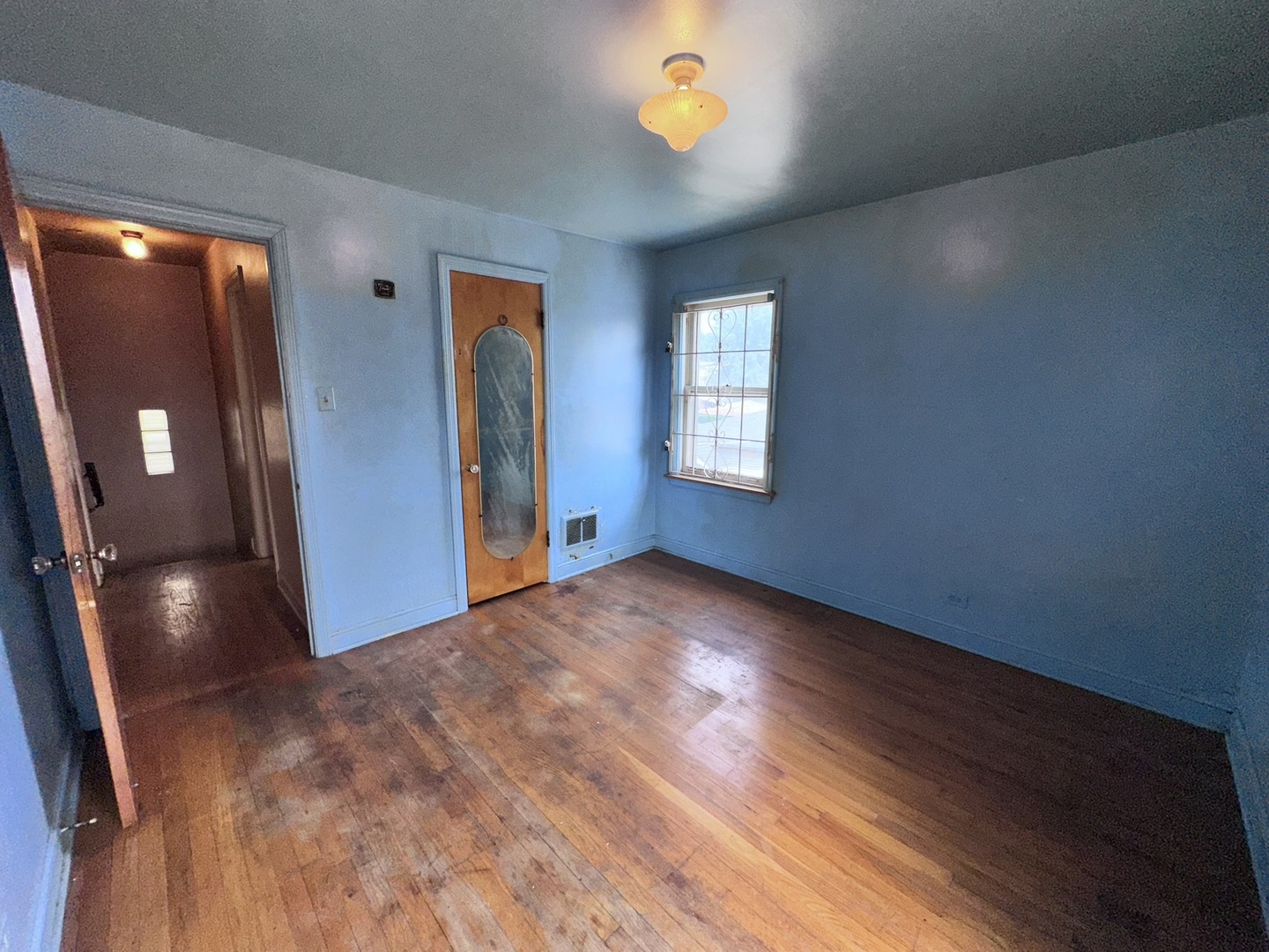 9527 S Woodlawn Avenue, Chicago, IL 60628