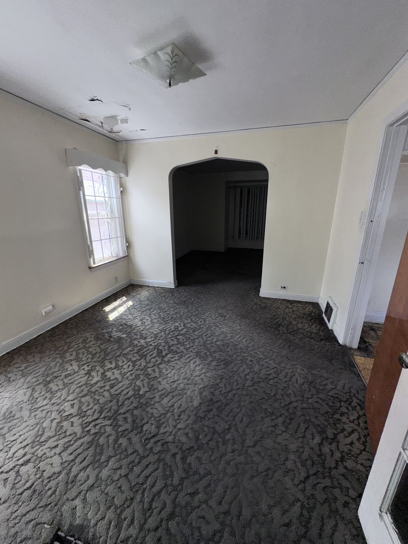 9527 S Woodlawn Avenue, Chicago, IL 60628