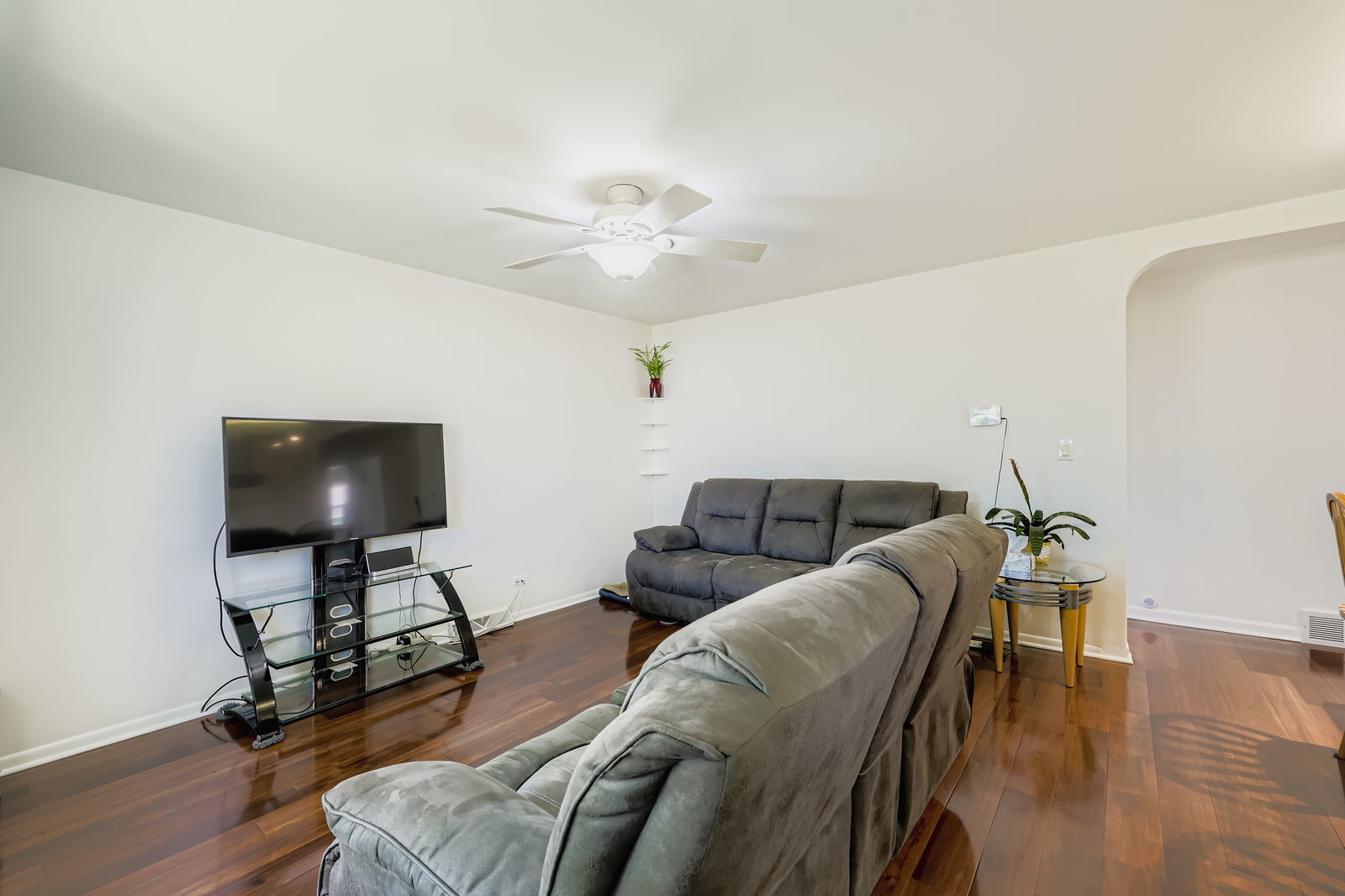 963 S Fletcher Drive, Wheeling, IL 60090