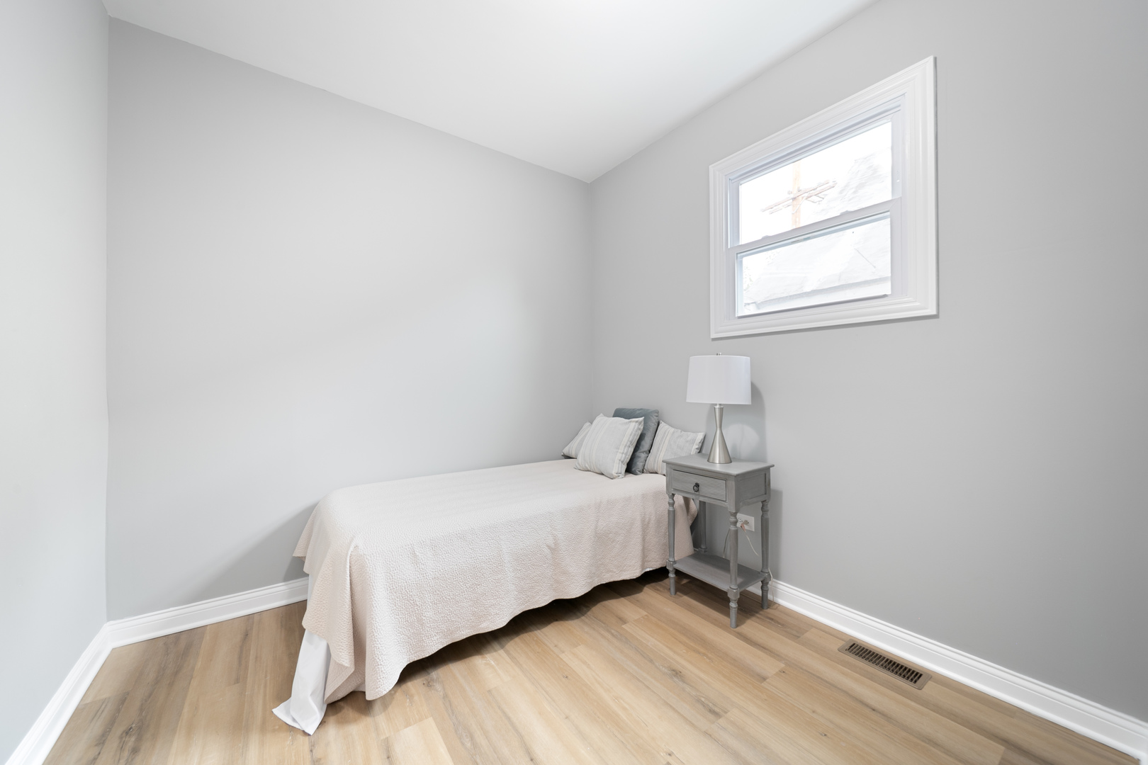 7652 1/2 S Coles Avenue, Chicago, IL 60649